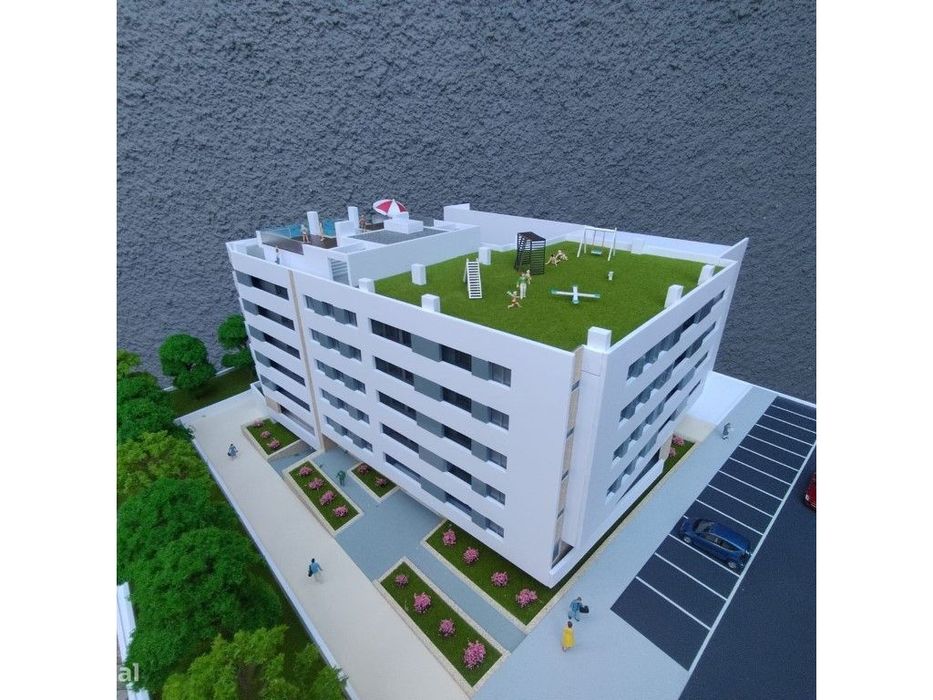 Apartamento T2+1 novo, varanda com churrasqueira; piscina e playgro...