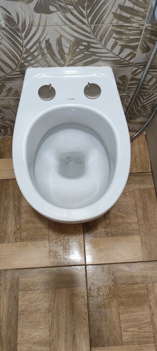 Продам підвісний унітаз Cersanit
