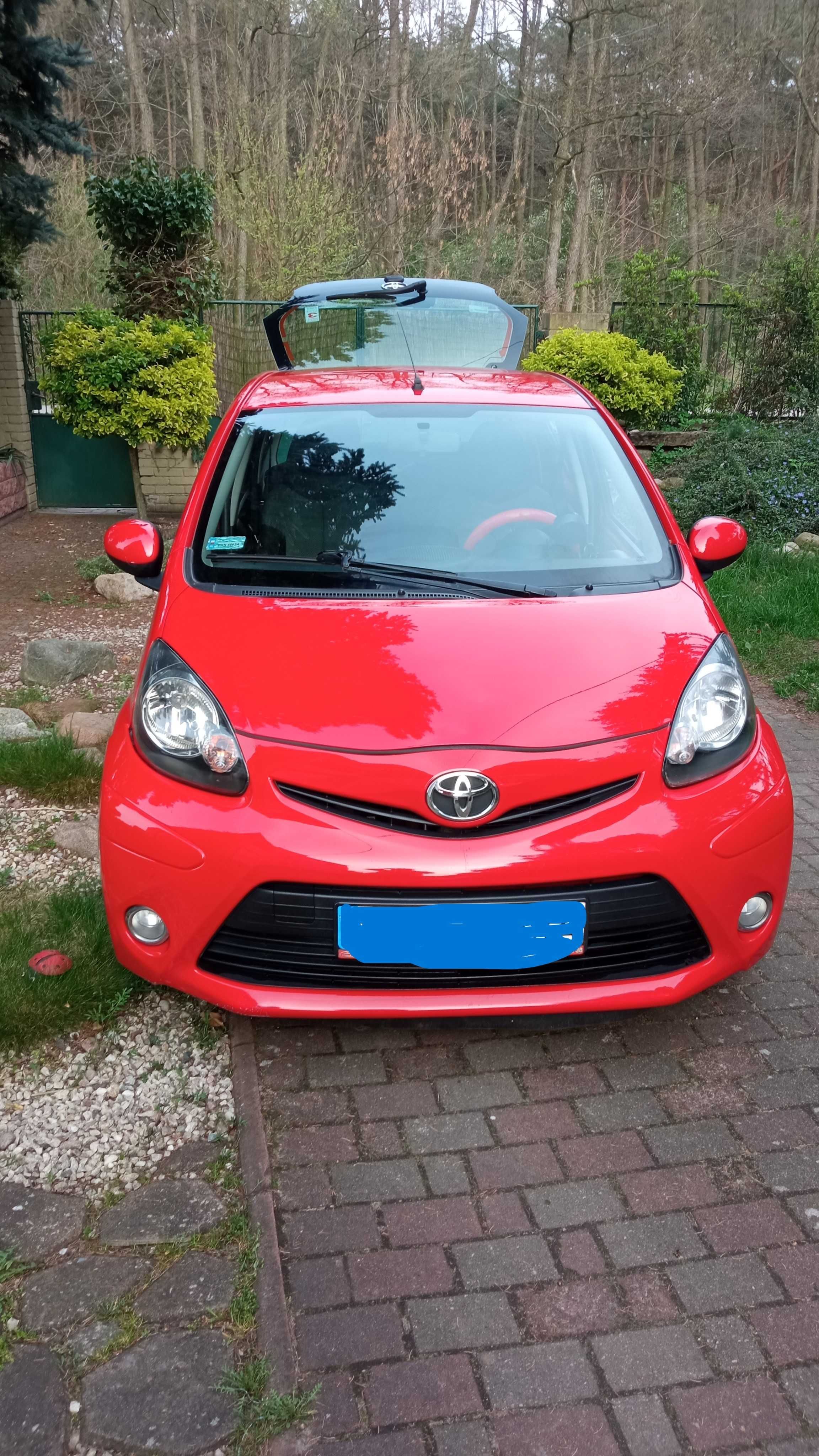 sprzedam TOYOTĘ AYGO 2014r