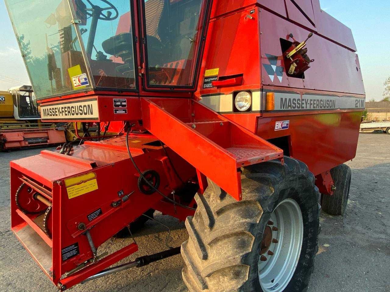Свіжо привезений зерновий комбайн Massey Ferguson 21,Claas