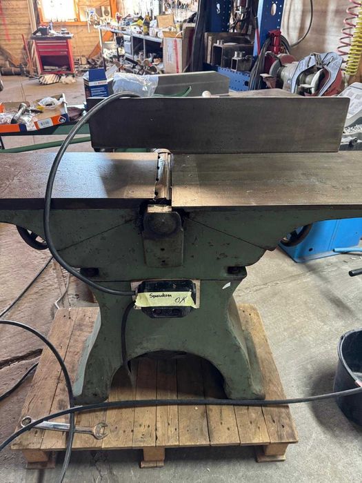 Strugarka-wyrówniarka do drewna