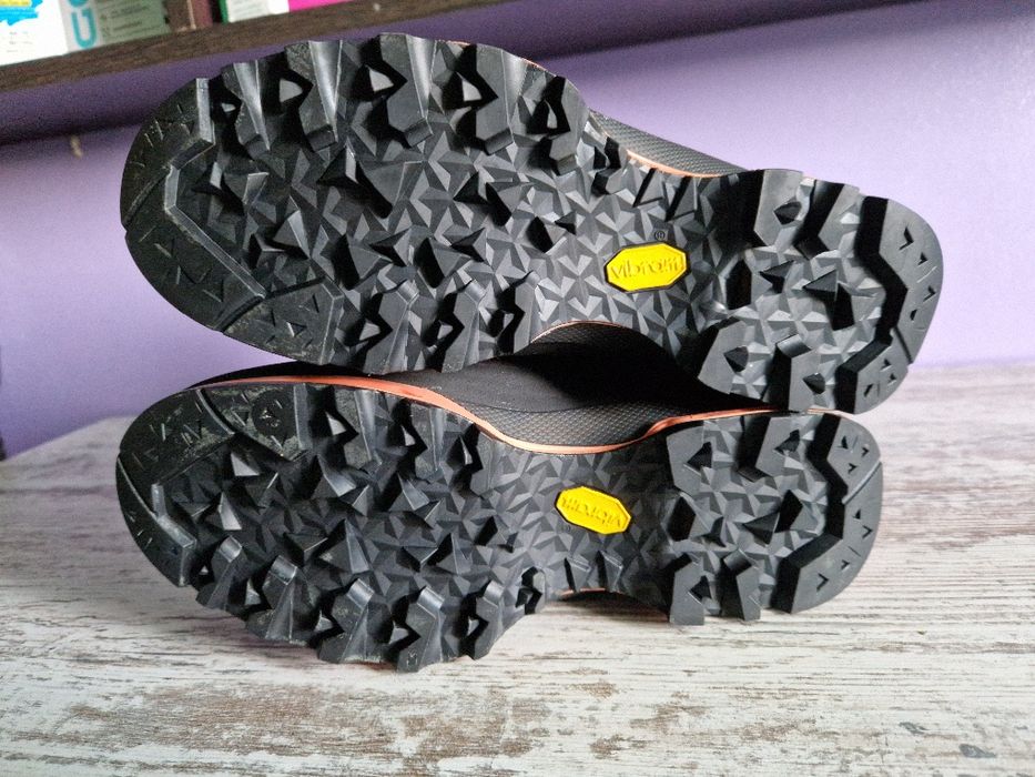 Сучасні та якісні жіночі трекінгові черевики Hanwag Alverstone II Lady