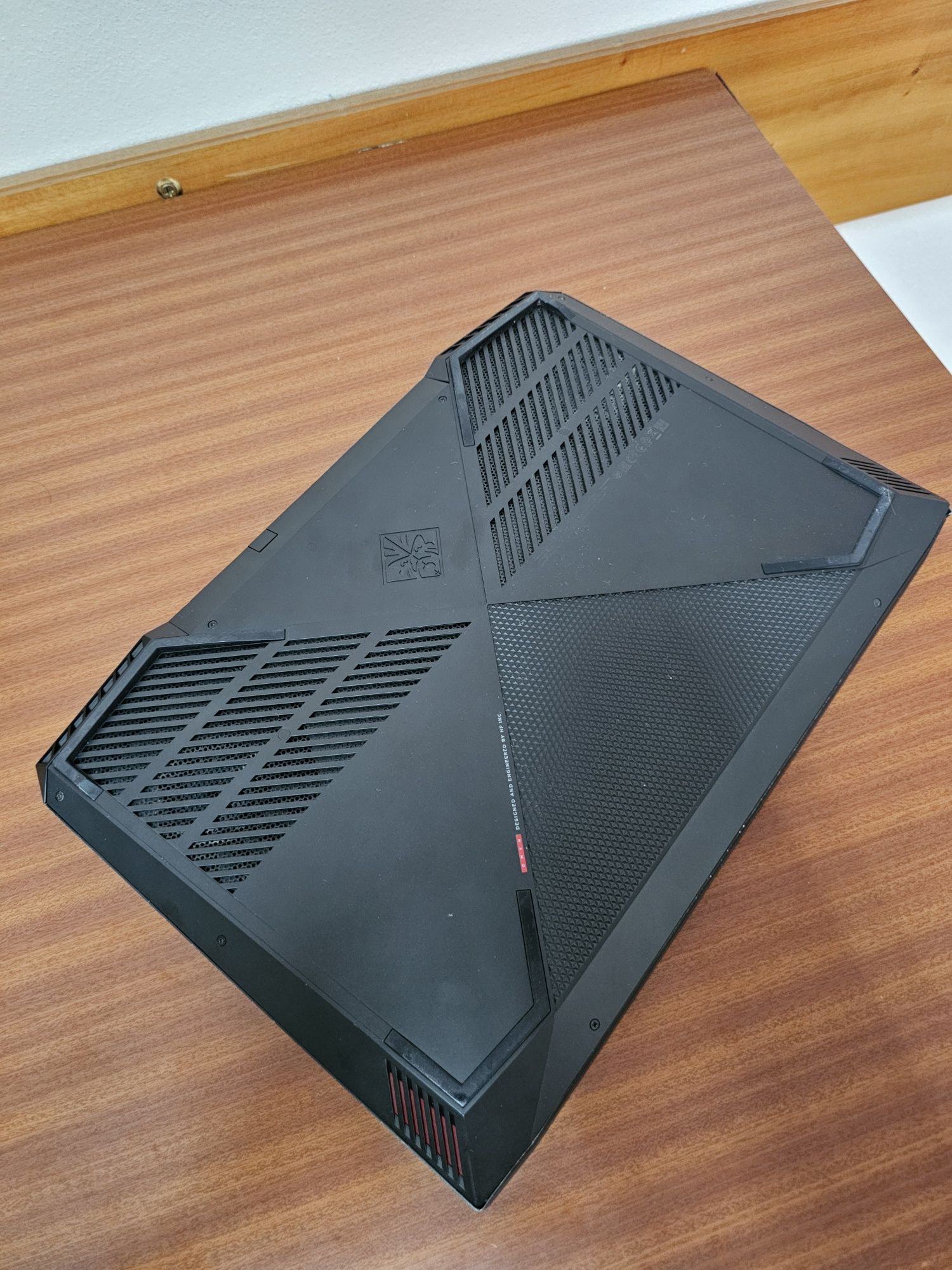 Portátil Gaming Omen 15 dc1049np i7