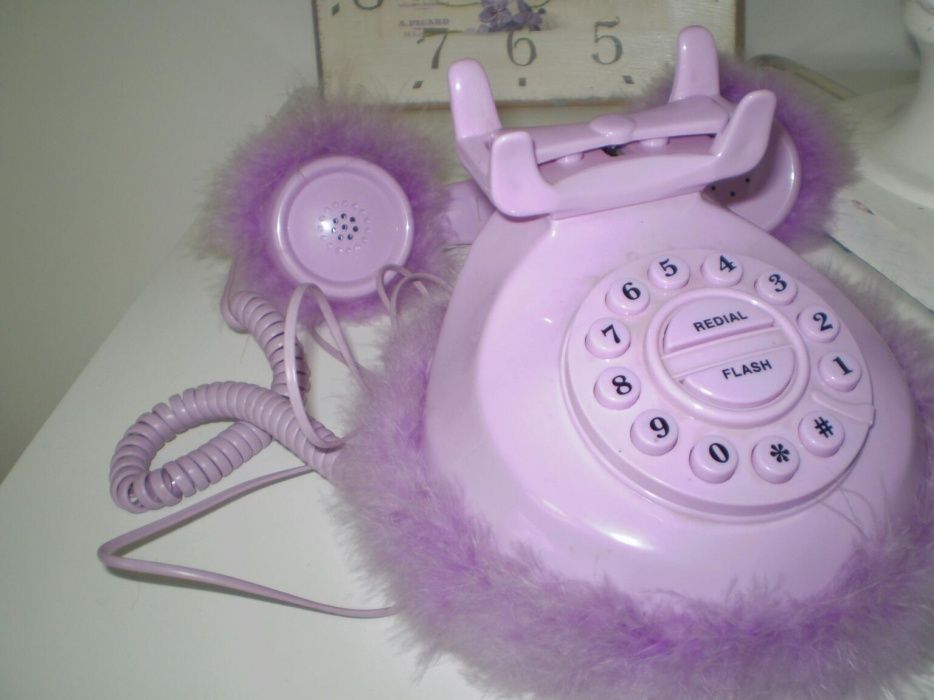 Telefon stacjonarny z futerkiem