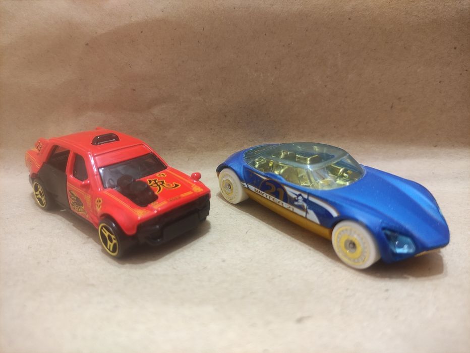За 2 шт. Hot Wheels  Matchbox Time Attaxi Avant Garde
Matchbox
