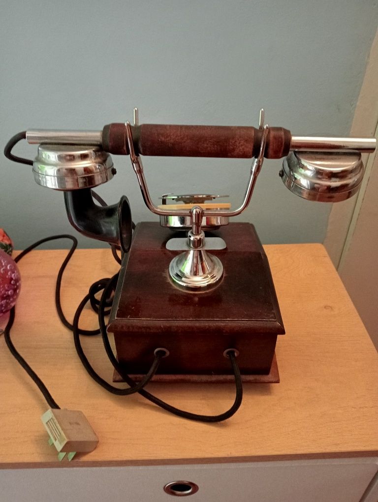 Stary piekny telefon