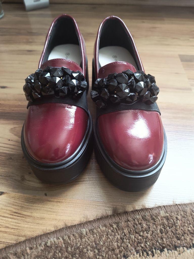 Buty na koturnie