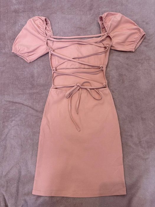 Сукня, з відкритою спинкою