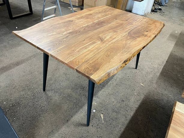 NOWY stół wykonany z naturalnego drewna 140x90cm