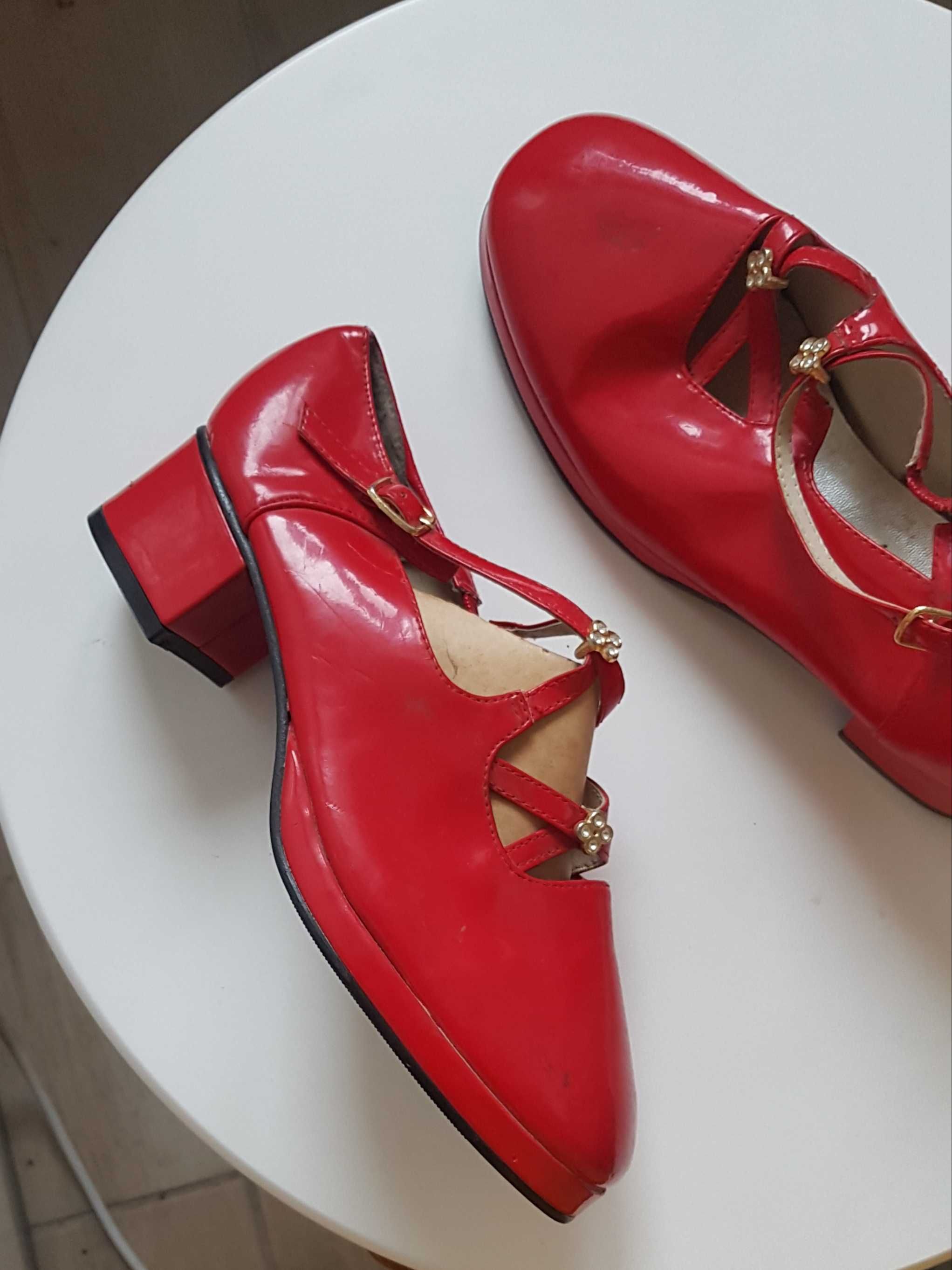 Туфлі червоні лакові для дівчинки