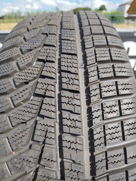 A84# Opony NOWE Zimowe 235/60/17" Hankook
