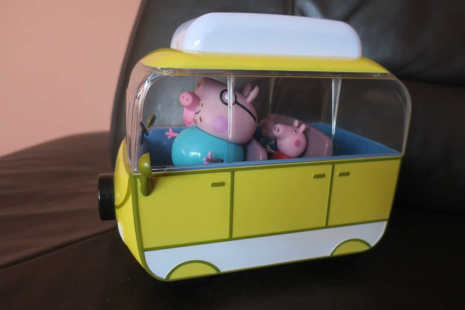Samochód kamper Świnka Peppa auto 4 figurki