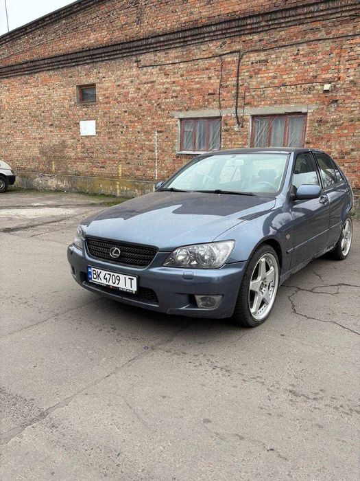 LEXUS is 200 після ДТП