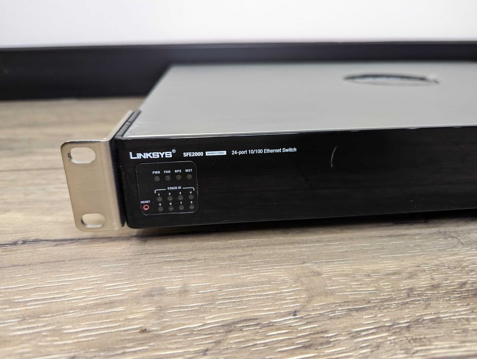 Switch Linksys SFE2000 - 24 Portas