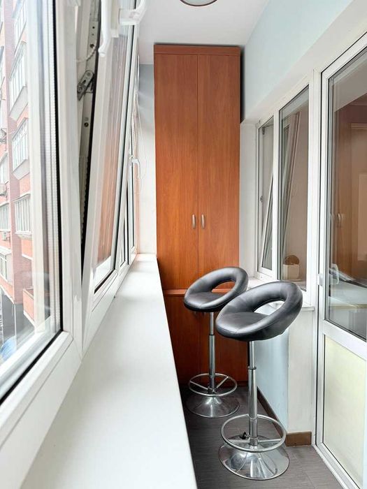 Чорновола 25, тиха, простора, затишна 2к, висота стелі 3м.