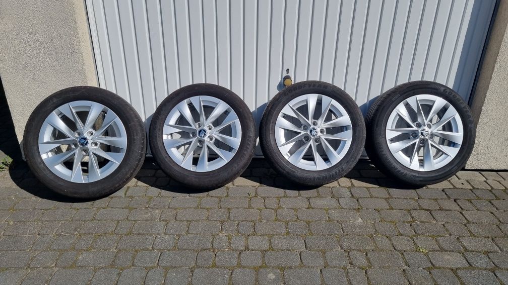 Koła OE Skoda Octavia IV 5x112 205/55R17 jeden sezon od nowości