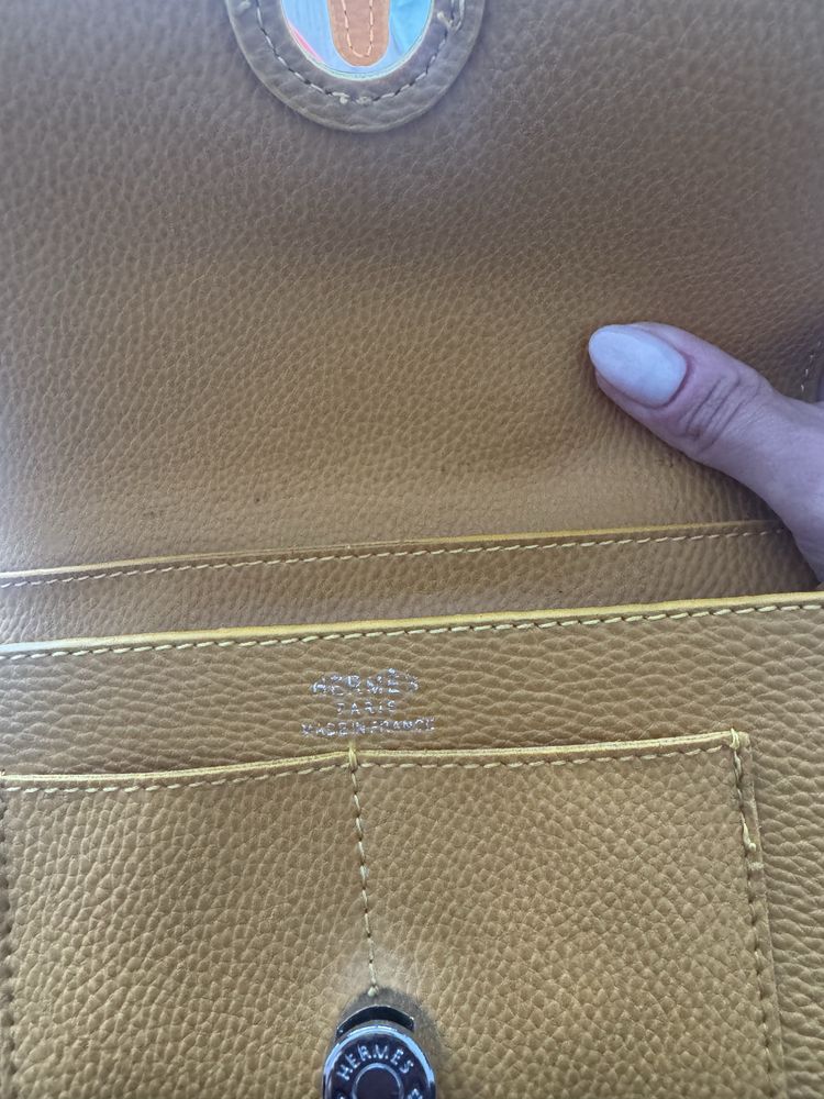 Skorzany zolty portfel Hermes sari duzy pojemny z dodatkowym