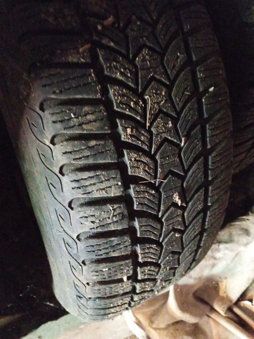 Продам зимові шини 215 60 16