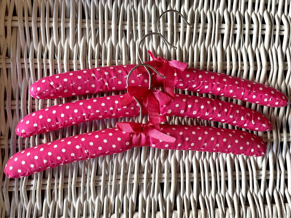 Conjunto 3 cabides p roupa de criança