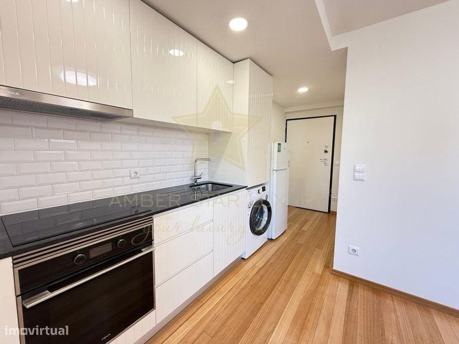 Apartamento T0+1 em plena Rua da Constituição!