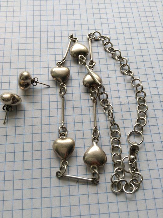 набор украшений из серебра.