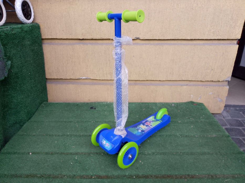 hulajnoga trójkołowa świecące koła niebieska BALANSOWA na prezent idea