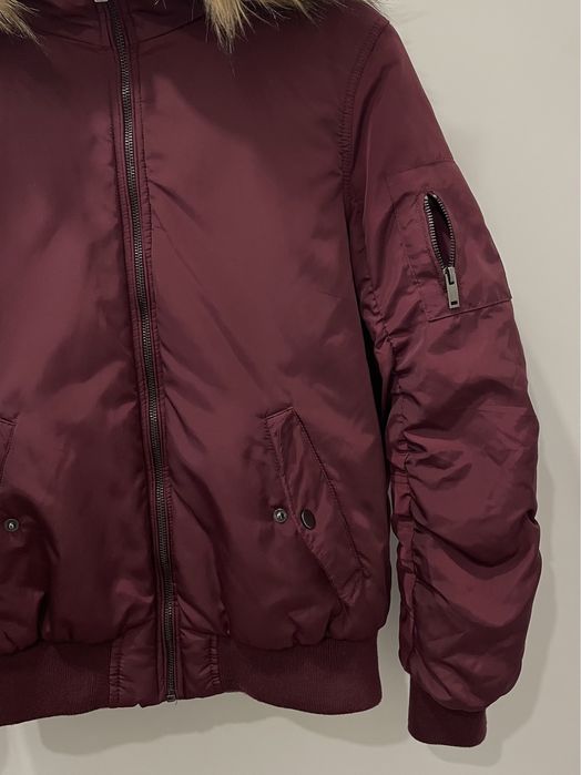 Casaco de cor ameixa com carapuço (Jennyfer, tamanho M)