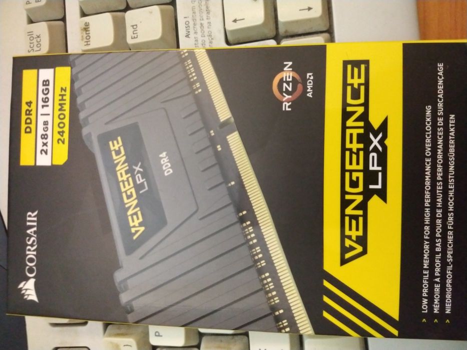 Corsair DDR4 2x8gb 2400 MHz