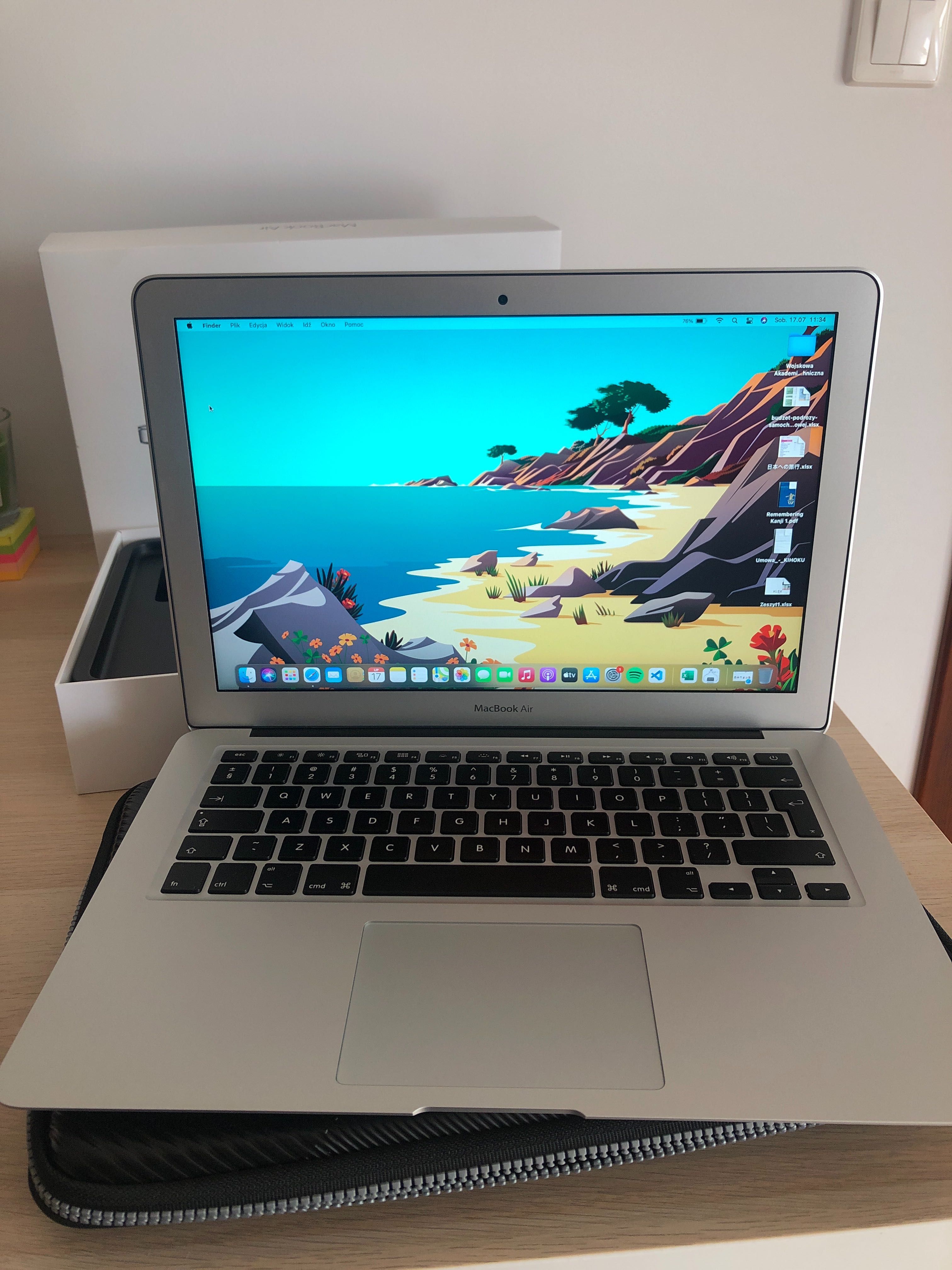 Macbook Air 13" 2017 - 187 cykli baterii (kolor Silver)