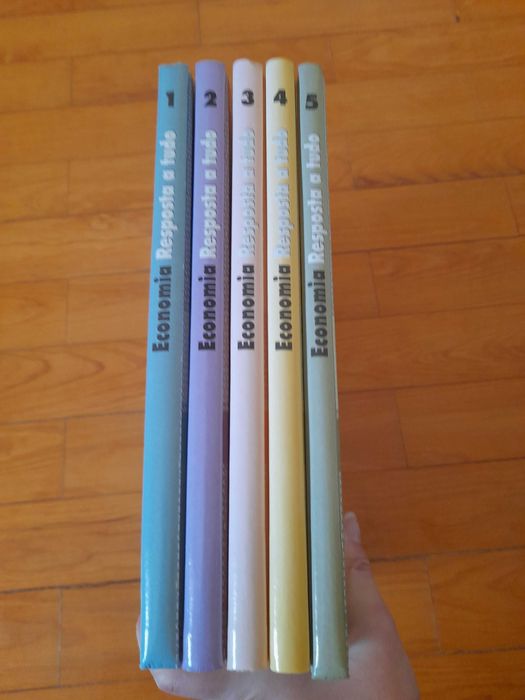 Coleção de Livros de Economia