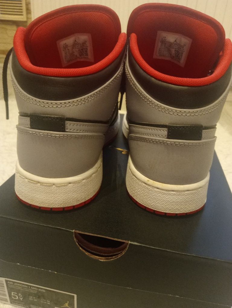 Nike Air Jordan 1 MID roz.38