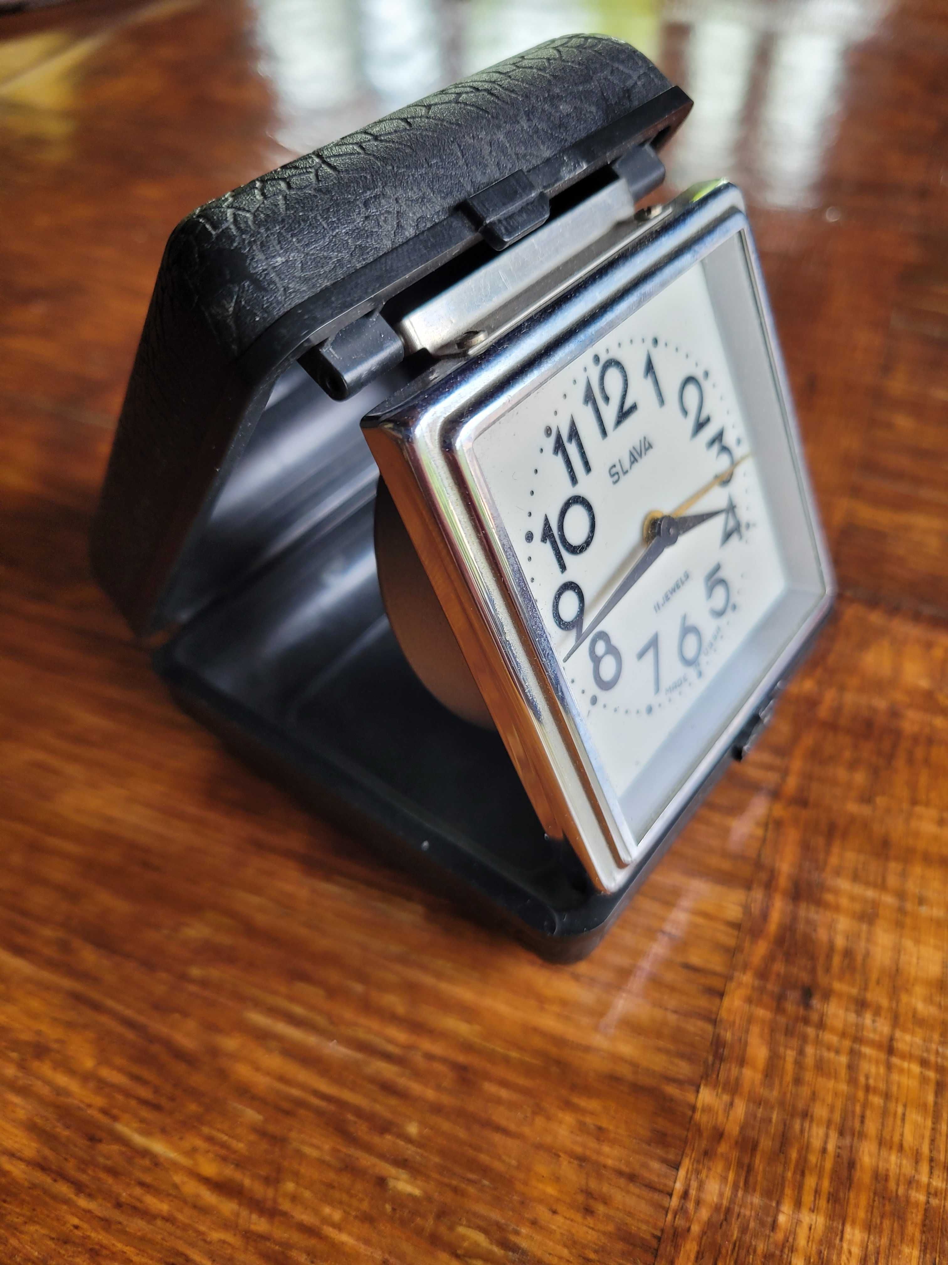Stary zegarek z epoki PRL Slava
