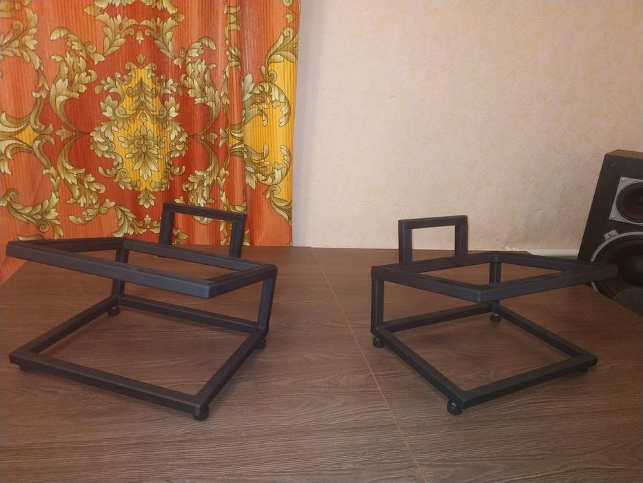 Продам стойки, подставки под колонки