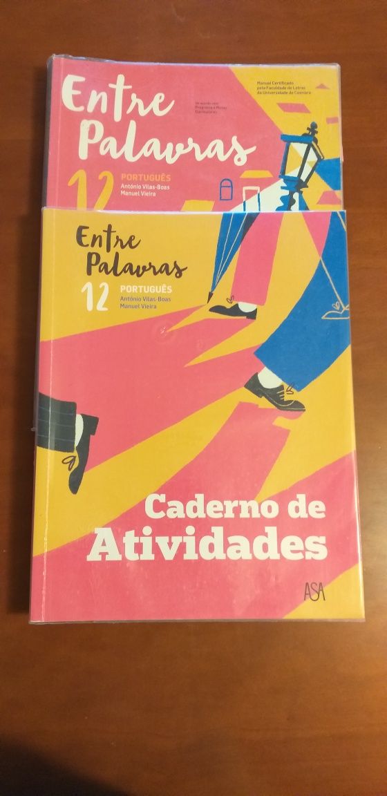 Manual e caderno de atividades de português do 12 ano.