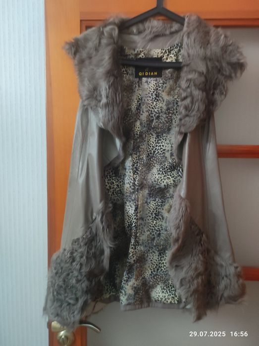 Жилетка шкіряна, хутро коза