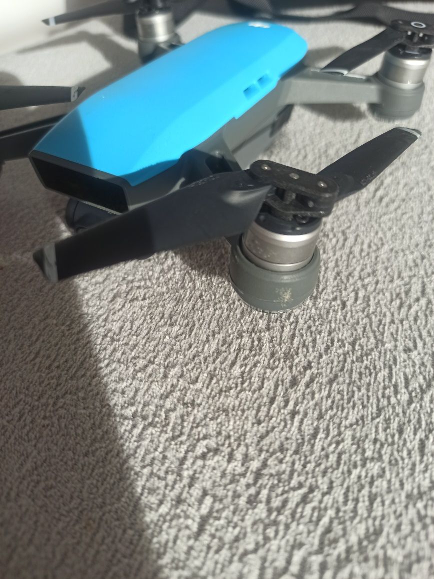 Caly zestaw dron dji spark combo + dodatki błękitny sky blue