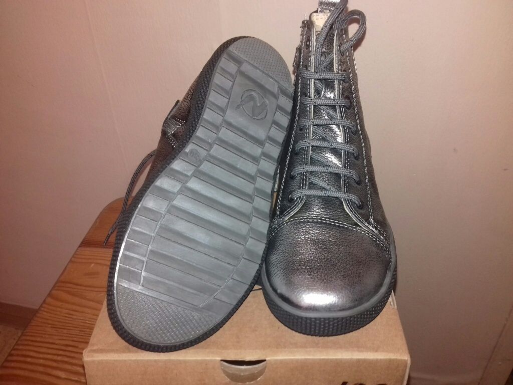 Нове шкіряне взуття чобітки Naturino 30 розмір