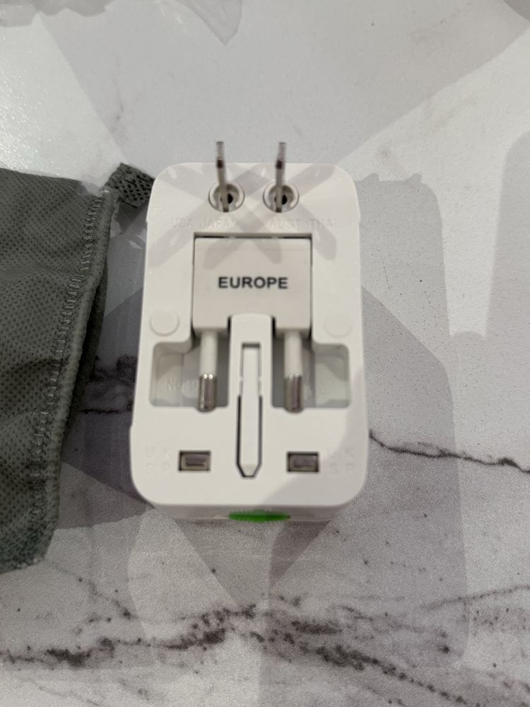 Uniwersalny adapter do podróży