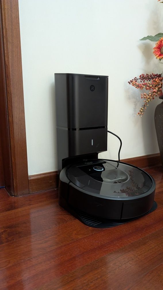IRobot aspirador Roomba i7+ com estação de esvaziamento automático