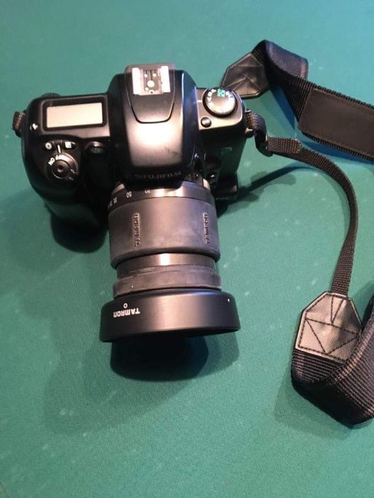 Maquina Fotografica Fujifilm FinePix S1pro e S2, com flash Nikon