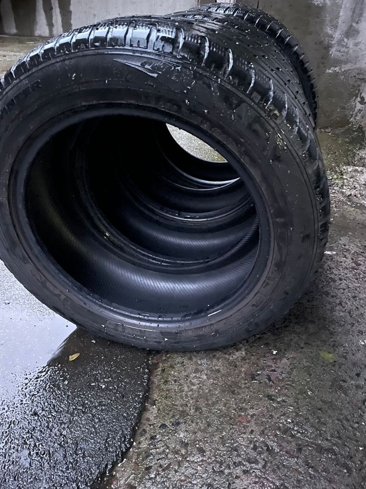 Зимние шины 235/55 R18