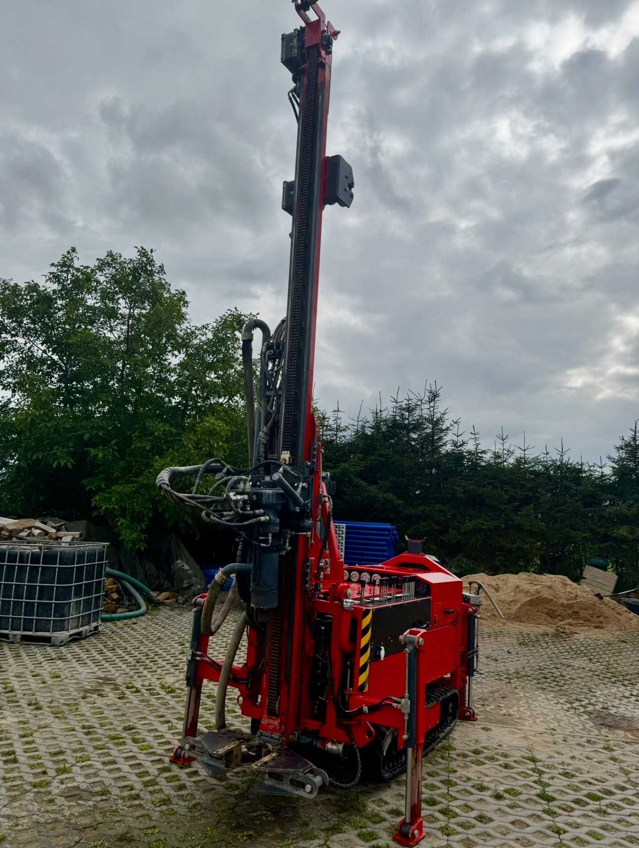 Wiertnica do studni samojezdna mobilna płuczkowa hydrauliczna