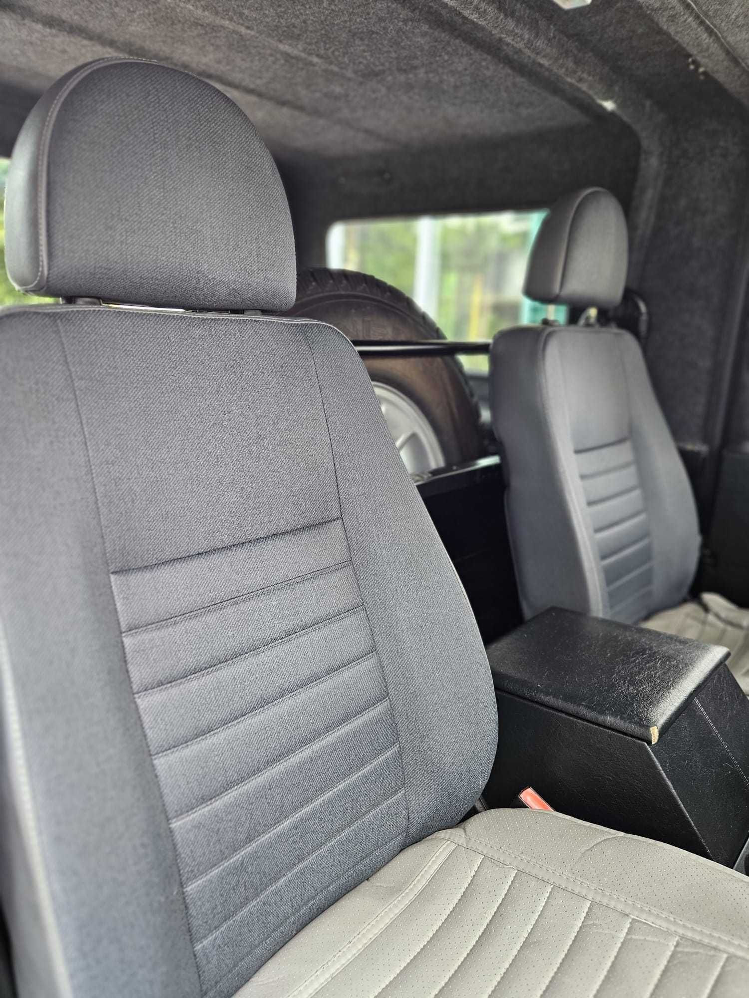 Land Rover Defender 90 ST