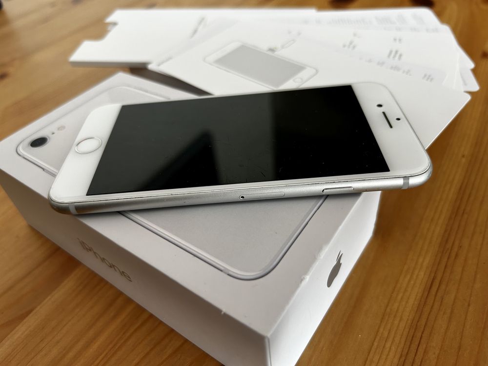 Iphone 8 64GB z pudelkiem bialy (srebrny) bez blokad 100% sprawny