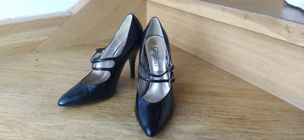 Szpilki czarne lakierowane r.37