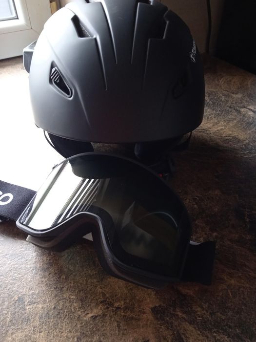 Kask , gogle narciarskie
