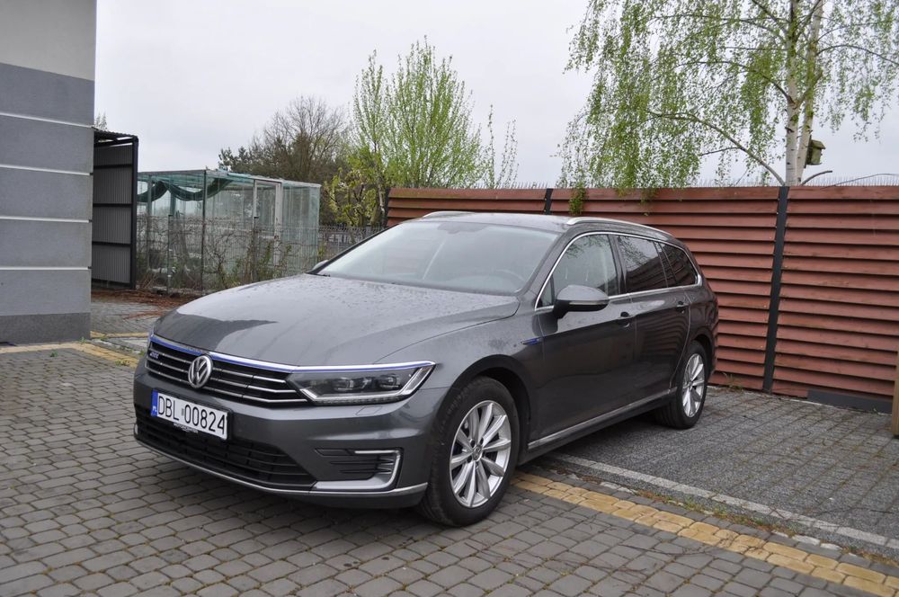 Volkswagen Passat GTE Plug-in Full Led/ACC/Vat-23%/Skóra/Navi/Webasto/Hak NOWA BATERIA!