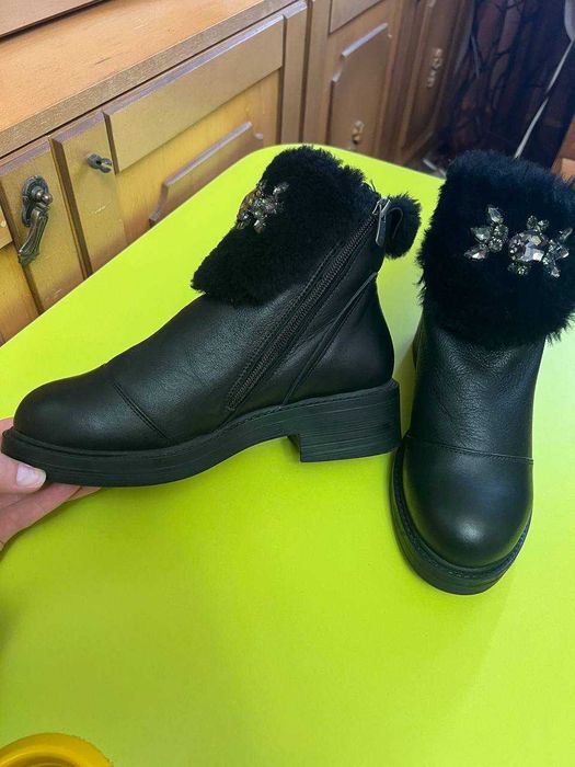 Дівочі черевики для підлітка