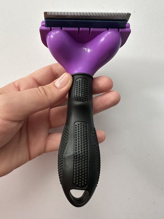 щітку- розчьоску для тварин