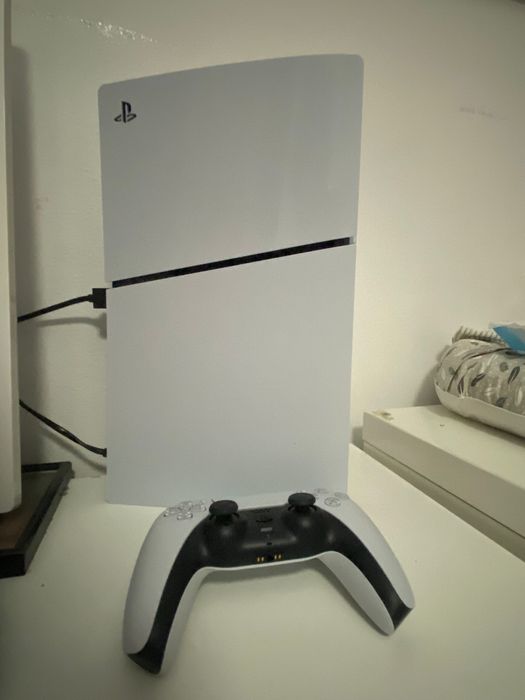 PS5 1TB c/Gta5 e FC26